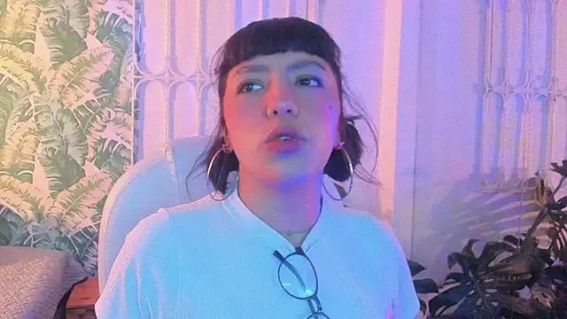 Snapshot of cute_hollywood chatting on 02.04.26 cute hollywood online show from 02.04.26