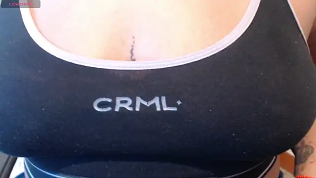 Snapshot of EmaGw chatting on 10.28.25 EmaGw online show from 10.28.25