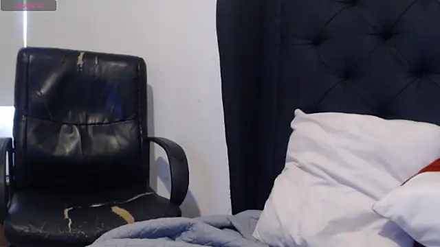 Snapshot of EmaGw chatting on 11.02.25 EmaGw online show from 11.02.25