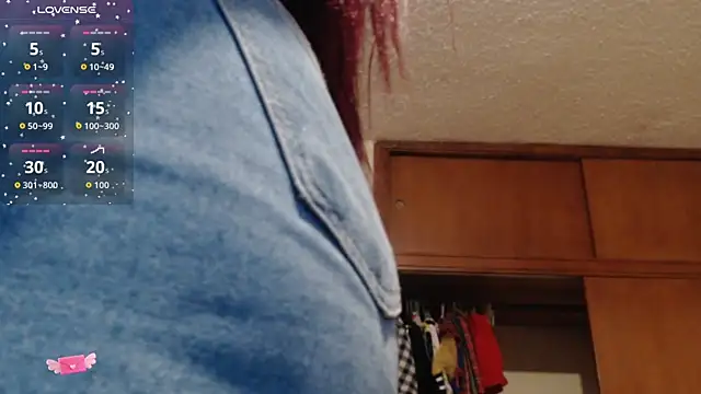 Snapshot of EmaGw chatting on 11.10.25 EmaGw online show from 11.10.25