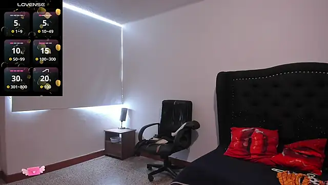 Snapshot of EmaGw chatting on 11.19.25 EmaGw online show from 11.19.25