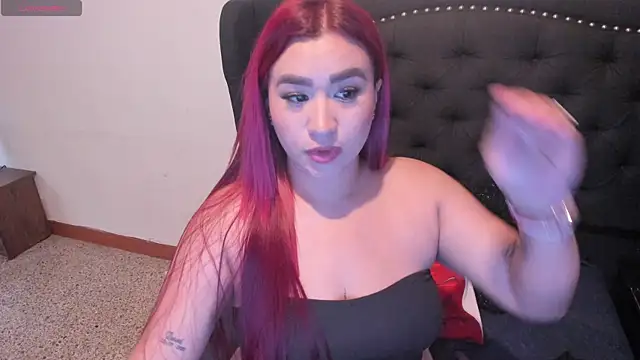 Snapshot of EmaGw chatting on 12.17.25 EmaGw online show from 12.17.25