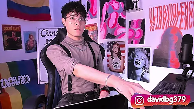 Snapshot of cinnamon_boyxxx chatting on 03.09.25 cinnamon boyxxx online show from 03.09.25