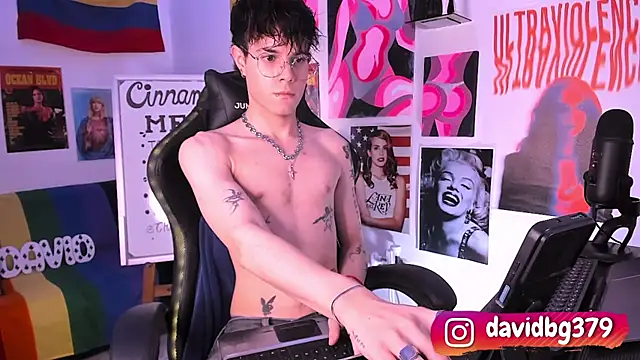 Snapshot of cinnamon_boyxxx chatting on 03.09.25 cinnamon boyxxx online show from 03.09.25