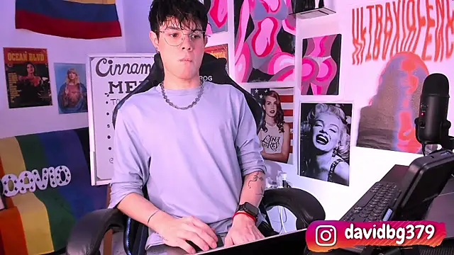 Snapshot of cinnamon_boyxxx chatting on 03.18.25 cinnamon boyxxx online show from 03.18.25