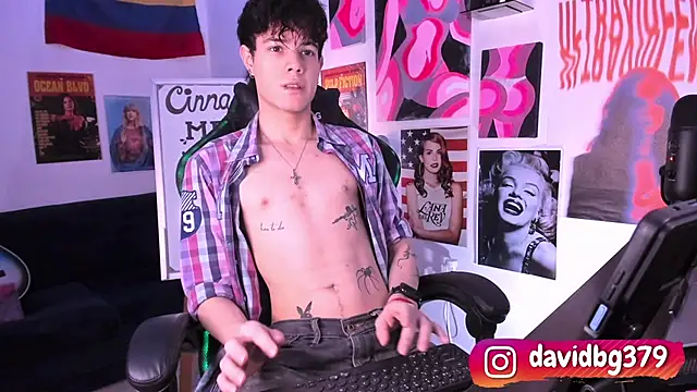 Snapshot of cinnamon_boyxxx chatting on 03.21.25 cinnamon boyxxx online show from 03.21.25