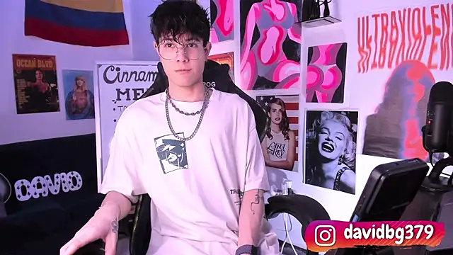 Snapshot of cinnamon_boyxxx chatting on 03.22.25 cinnamon boyxxx online show from 03.22.25