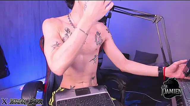 Snapshot of cinnamon_boyxxx chatting on 09.18.25 cinnamon boyxxx online show from 09.18.25