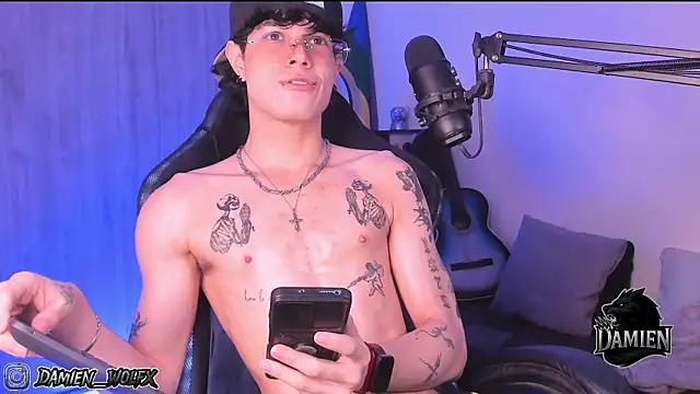 Snapshot of cinnamon_boyxxx chatting on 09.21.25 cinnamon boyxxx online show from 09.21.25