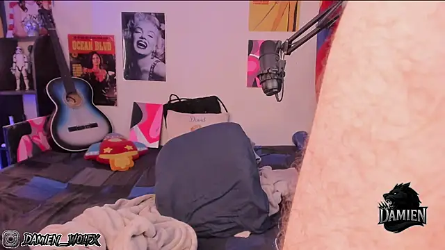 Snapshot of cinnamon_boyxxx chatting on 11.08.25 cinnamon boyxxx online show from 11.08.25