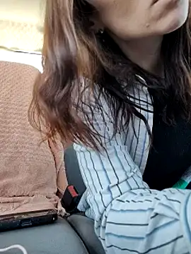 Snapshot of Genevieve143 chatting on 03.19.25 Genevieve143 online show from 03.19.25