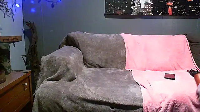 Snapshot of Genevieve143 chatting on 03.21.25 Genevieve143 online show from 03.21.25