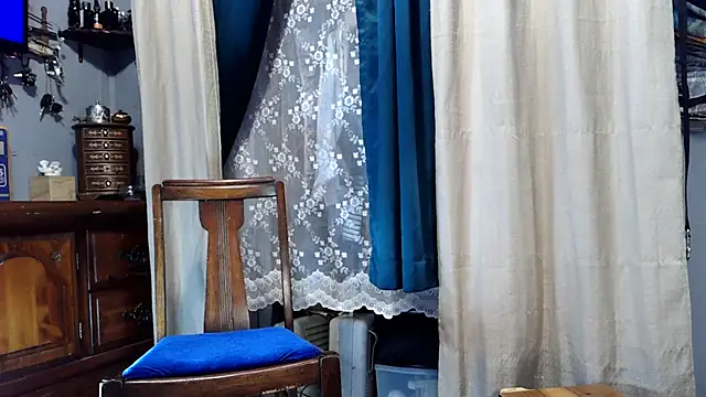 Snapshot of Genevieve143 chatting on 02.08.26 Genevieve143 online show from 02.08.26