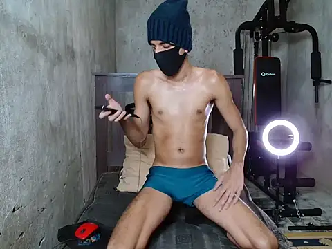 Snapshot of skinnyboy1000 chatting on 10.29.25 skinnyboy1000 online show from 10.29.25