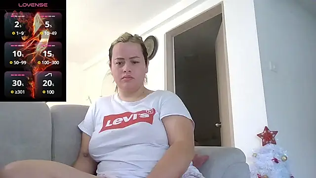 Snapshot of saramartinez1000 chatting on 12.20.24 saramartinez1000 online show from 12.20.24