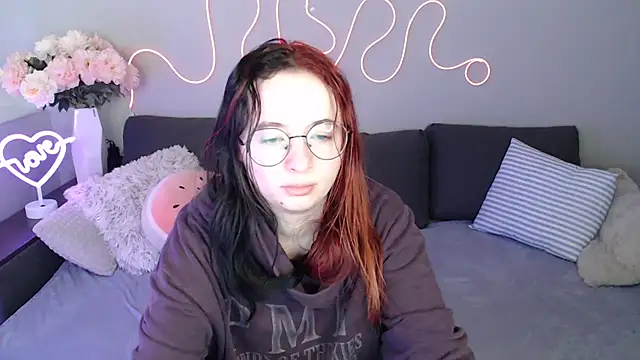 Mini Diva online show from 11.16.25