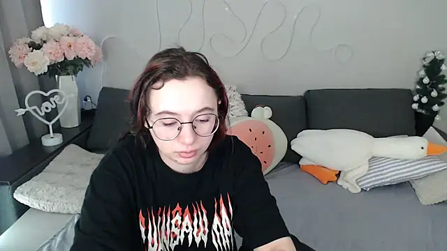 Mini Diva online show from 04.07.26