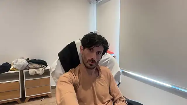 nicolaaaaas online show from 10.28.25