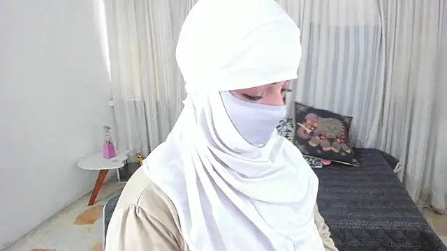 Snapshot of Uzra_hayed chatting on 05.14.26 Uzra hayed online show from 05.14.26