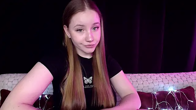 Snapshot of SindiWatsoon chatting on 12.15.24 SindiWatsoon online show from 12.15.24