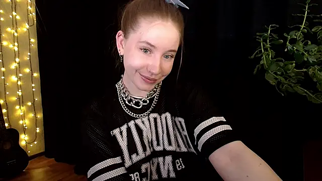 Snapshot of SindiWatsoon chatting on 09.12.25 SindiWatsoon online show from 09.12.25