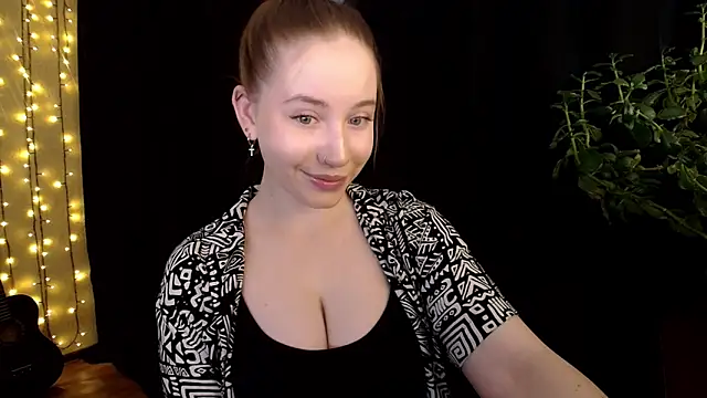 Snapshot of SindiWatsoon chatting on 09.14.25 SindiWatsoon online show from 09.14.25