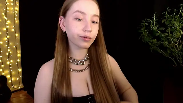 Snapshot of SindiWatsoon chatting on 09.17.25 SindiWatsoon online show from 09.17.25