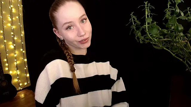 Snapshot of SindiWatsoon chatting on 10.14.25 SindiWatsoon online show from 10.14.25