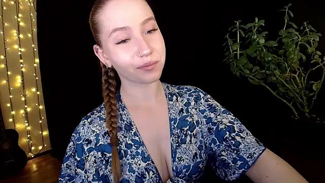 Snapshot of SindiWatsoon chatting on 10.17.25 SindiWatsoon online show from 10.17.25