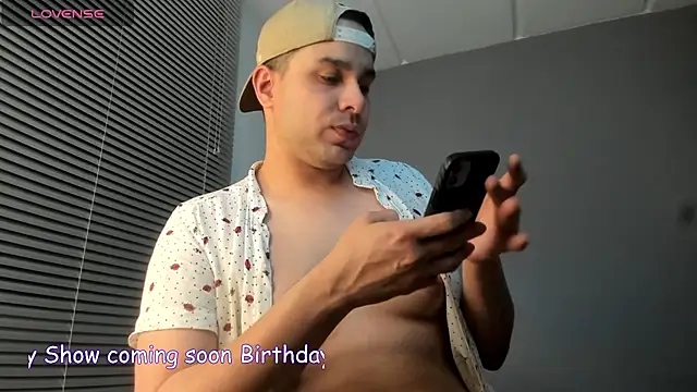 Snapshot of Latin_boy_surprisee chatting on 05.20.26 Latin boy surprisee online show from 05.20.26