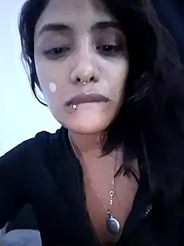 VictoireFeller online show from 12.05.25