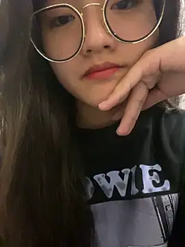 Krixxi22 online show from 12.17.24