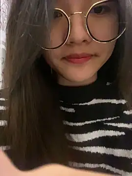 Krixxi22 online show from 02.15.25