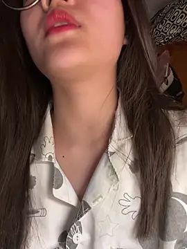 Krixxi22 online show from 10.29.25