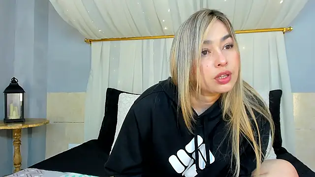 Snapshot of AnnaVictoria__ chatting on 01.04.25 AnnaVictoria   online show from 01.04.25