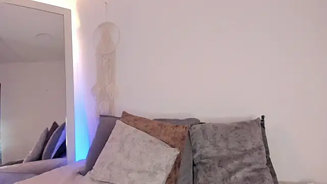 EmmaCollemann online show from 11.14.25