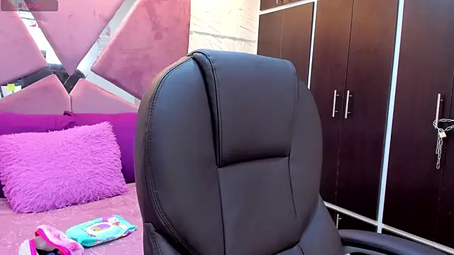 Charlotte Ice1 online show from 10.02.25