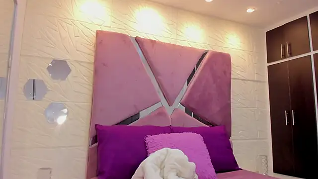 Charlotte Ice1 online show from 11.27.25