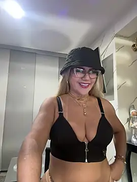 Snapshot of LARIANA_RIVERA23 chatting on 06.28.26 LARIANA RIVERA23 online show from 06.28.26