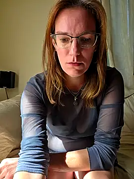 Snapshot of SpiceLea chatting on 09.16.25 SpiceLea online show from 09.16.25