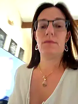 SpiceLea online show from 04.14.26