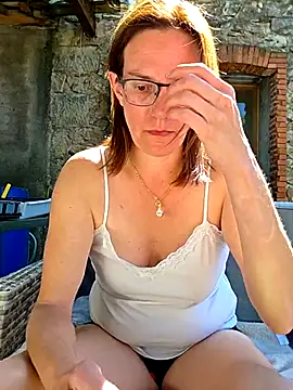 SpiceLea online show from 04.16.26