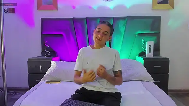 Snapshot of AndreaAndKarina chatting on 01.19.25 AndreaAndKarina online show from 01.19.25