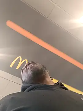 Snapshot of MRHANDSOME3800 chatting on 03.17.25 MRHANDSOME3800 online show from 03.17.25