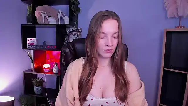 Snapshot of kenzie_x chatting on 12.19.24 kenzie x online show from 12.19.24