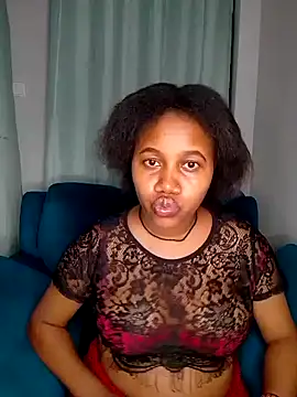 Snapshot of SquirtQueen222 chatting on 12.21.24 SquirtQueen222 online show from 12.21.24