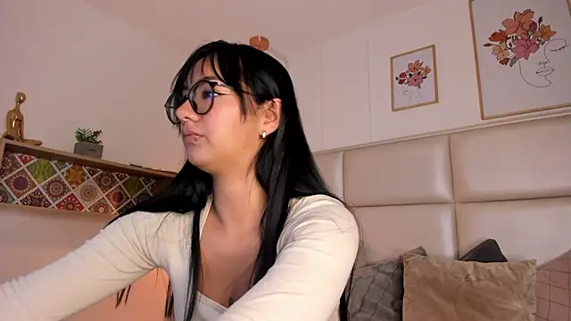 Aily Yozuko online show from 02.10.25