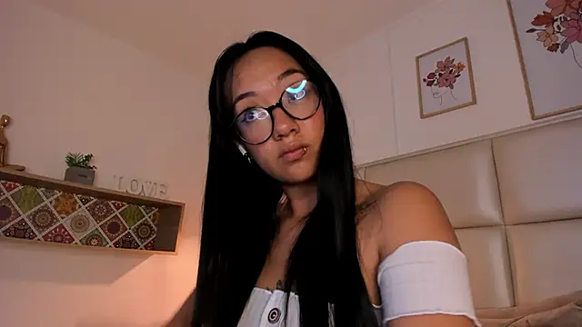 Aily Yozuko online show from 02.12.25