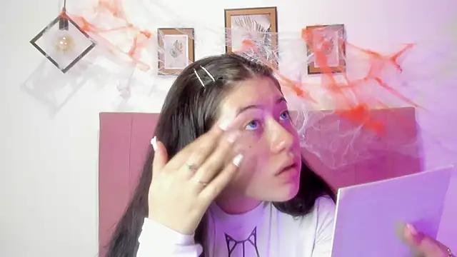 GENNESIS LOVE online show from 10.17.25