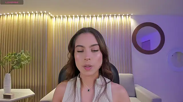 Snapshot of MarianneLane chatting on 12.20.24 MarianneLane online show from 12.20.24